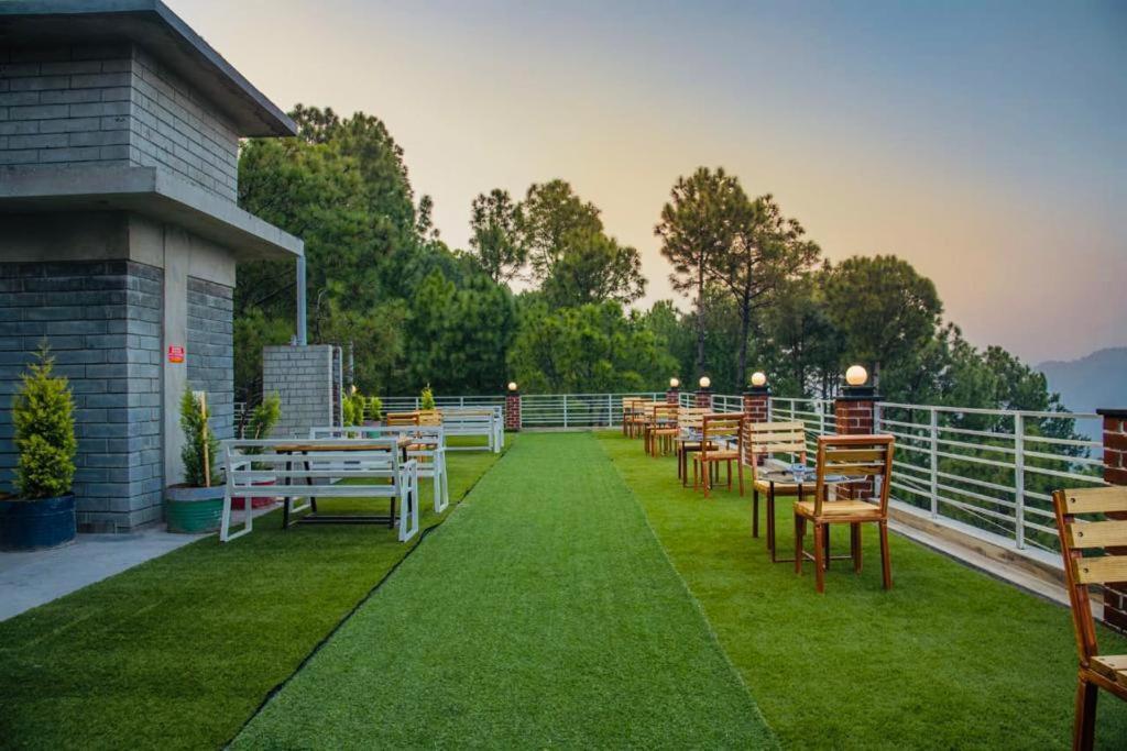 Bed and Breakfast Hillcrest Heights à Kasauli Extérieur photo